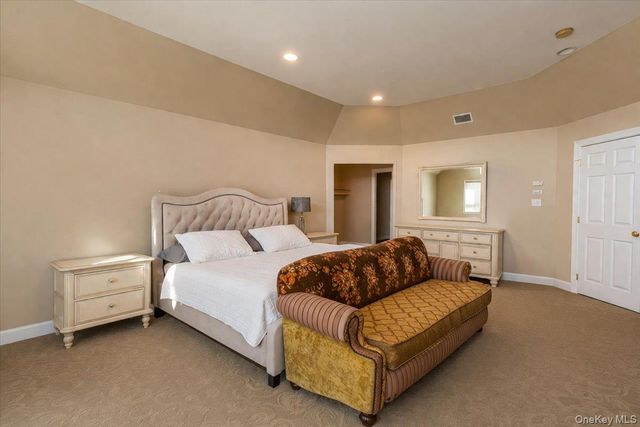 22 Turnberry Court, Dix Hills, NY 11746