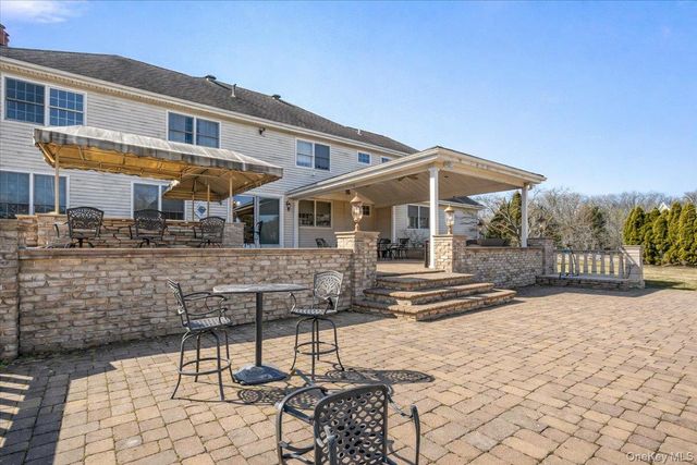 22 Turnberry Court, Dix Hills, NY 11746
