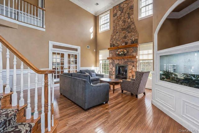 22 Turnberry Court, Dix Hills, NY 11746