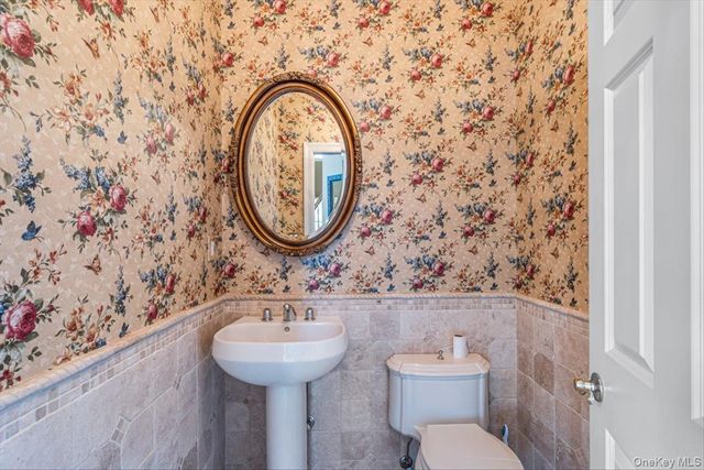 22 Turnberry Court, Dix Hills, NY 11746