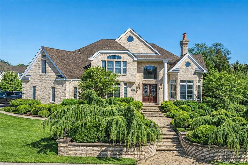 22 Turnberry Court, Dix Hills, NY 11746