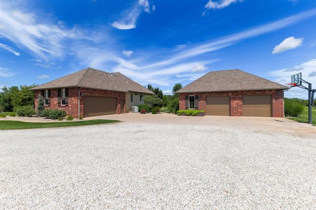 2630 S Brookmeadow Dr, Garden Plain, KS 67050