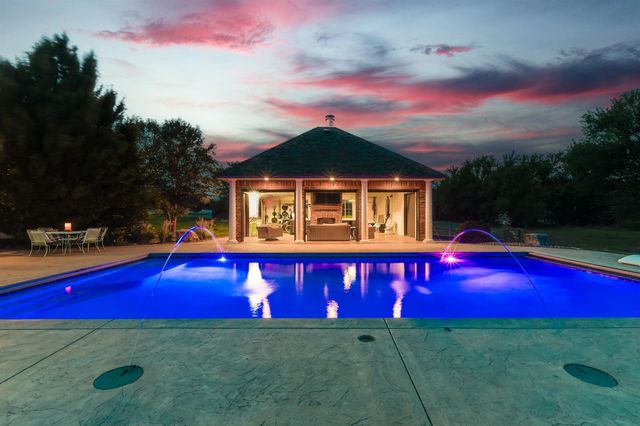 2630 S Brookmeadow Dr, Garden Plain, KS 67050