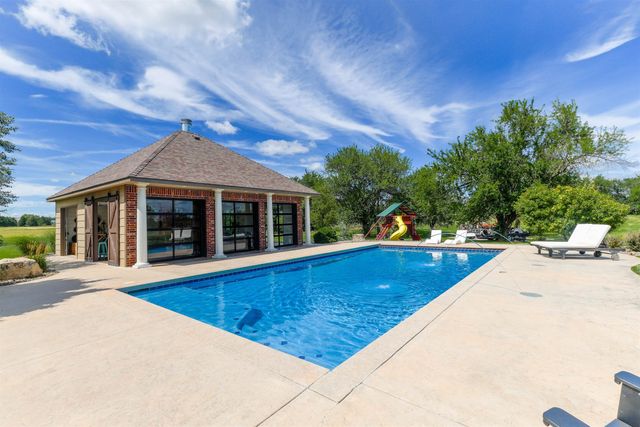 2630 S Brookmeadow Dr, Garden Plain, KS 67050