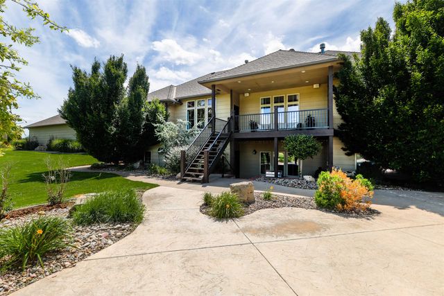 2630 S Brookmeadow Dr, Garden Plain, KS 67050