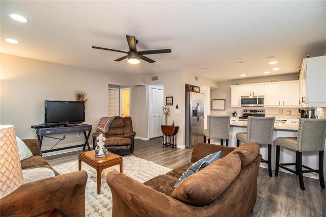 11 LOMA VERDE 11, Lakeland, FL 33813