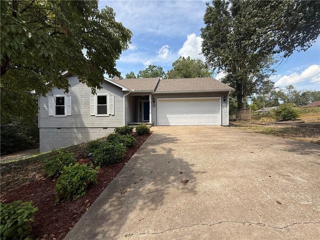 2 Melling Circle, Bella Vista, AR 72715