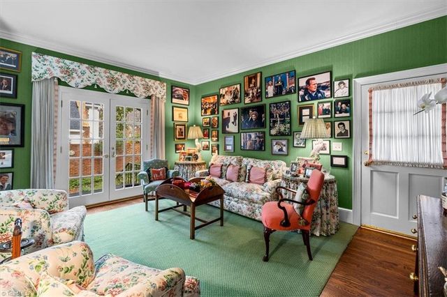 7 Charleston Square, Greensboro, NC 27408