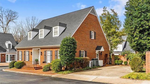 7 Charleston Square, Greensboro, NC 27408