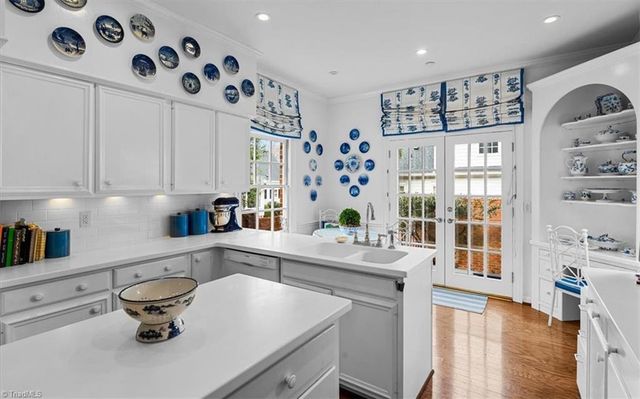 7 Charleston Square, Greensboro, NC 27408