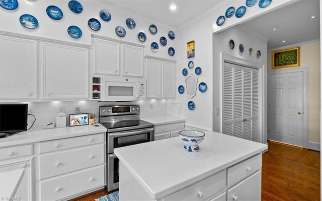 7 Charleston Square, Greensboro, NC 27408