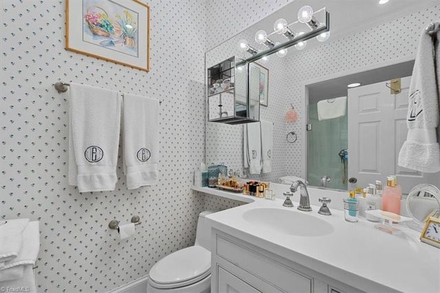 7 Charleston Square, Greensboro, NC 27408