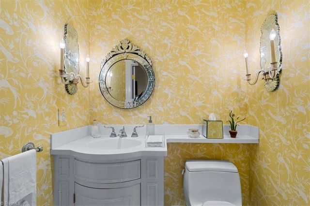 7 Charleston Square, Greensboro, NC 27408