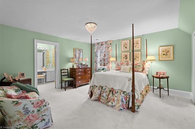 7 Charleston Square, Greensboro, NC 27408