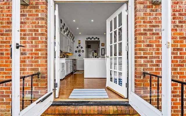 7 Charleston Square, Greensboro, NC 27408