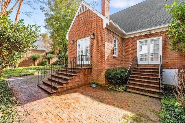 7 Charleston Square, Greensboro, NC 27408