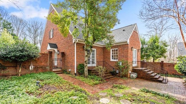 7 Charleston Square, Greensboro, NC 27408