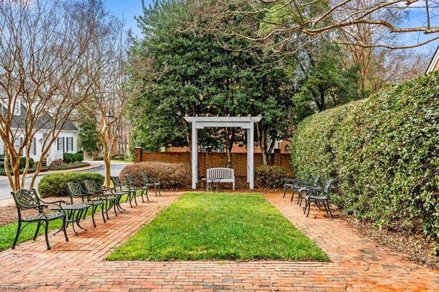 7 Charleston Square, Greensboro, NC 27408