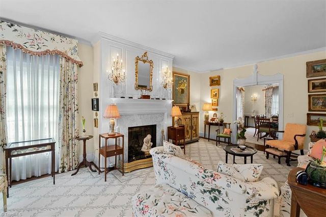 7 Charleston Square, Greensboro, NC 27408