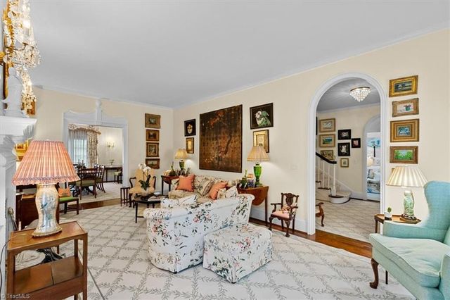 7 Charleston Square, Greensboro, NC 27408