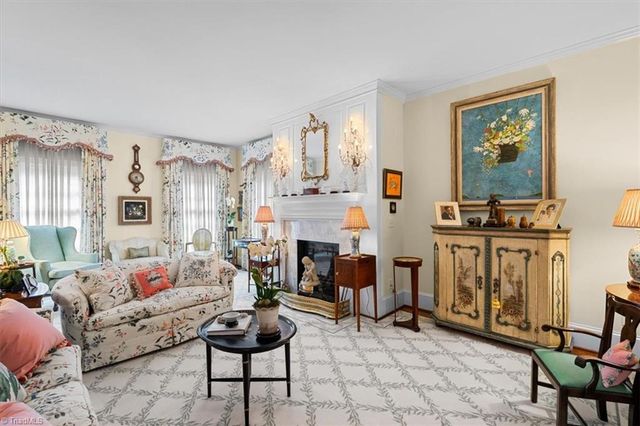 7 Charleston Square, Greensboro, NC 27408