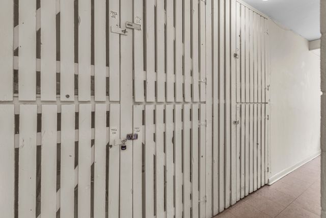 7952 MADISON Street 2E, River Forest, IL 60305