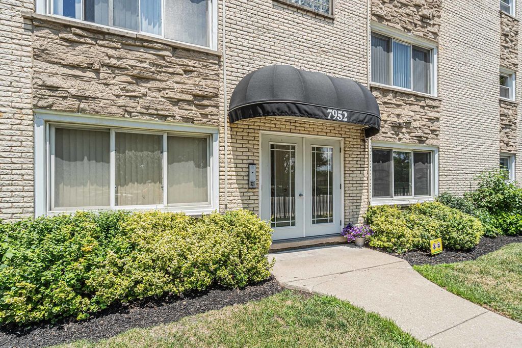 7952 MADISON Street 2E, River Forest, IL 60305