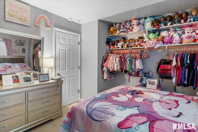 830 N 7TH Street, Riverton, IL 62561