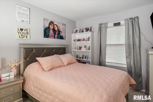 830 N 7TH Street, Riverton, IL 62561