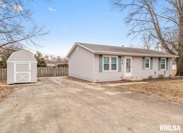 830 N 7TH Street, Riverton, IL 62561