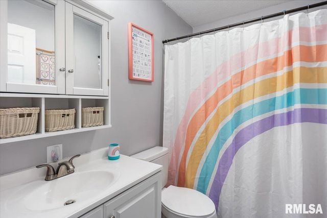 830 N 7TH Street, Riverton, IL 62561