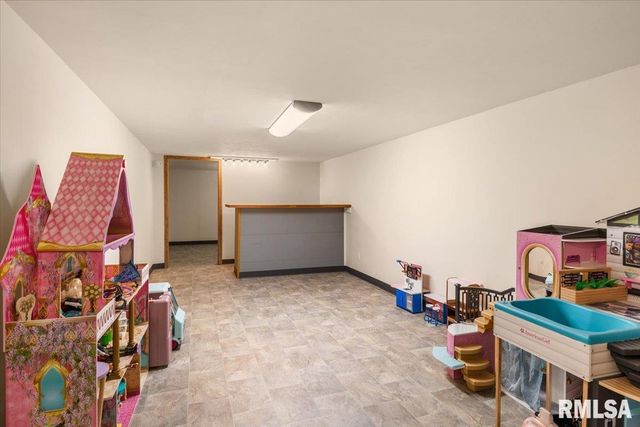 830 N 7TH Street, Riverton, IL 62561