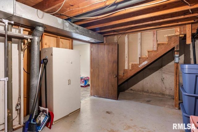 830 N 7TH Street, Riverton, IL 62561