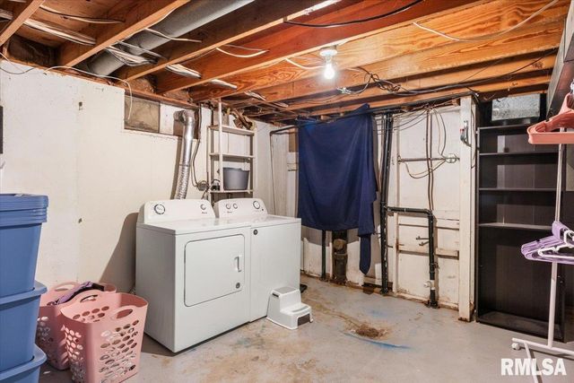 830 N 7TH Street, Riverton, IL 62561