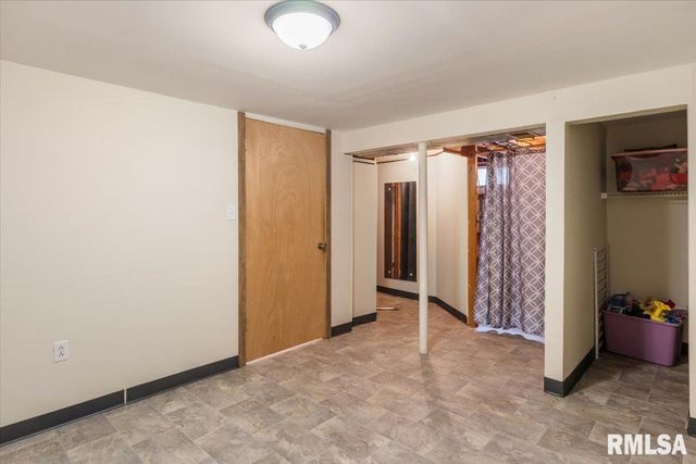 830 N 7TH Street, Riverton, IL 62561