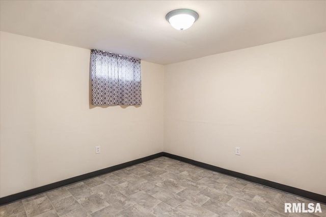 830 N 7TH Street, Riverton, IL 62561