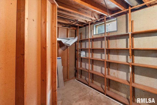 830 N 7TH Street, Riverton, IL 62561