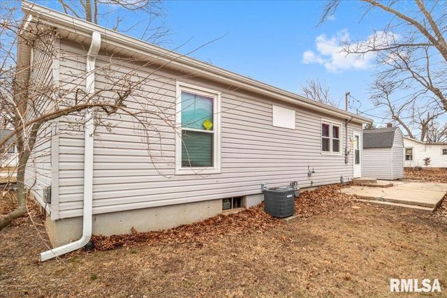 830 N 7TH Street, Riverton, IL 62561