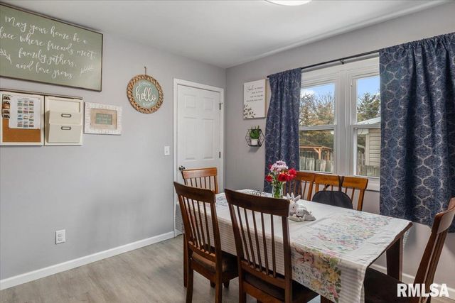 830 N 7TH Street, Riverton, IL 62561