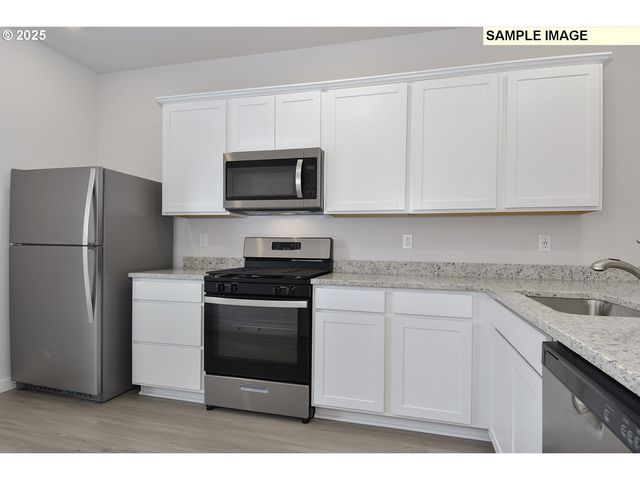 1385 OWL Ave, Woodburn, OR 97071