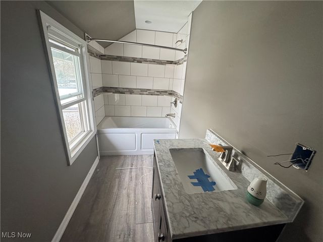 358 N High, Cortland, OH 44410