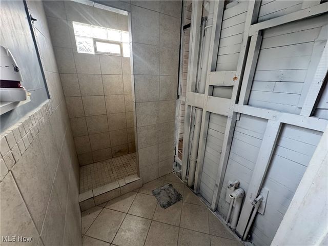 358 N High, Cortland, OH 44410