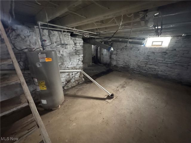 358 N High, Cortland, OH 44410