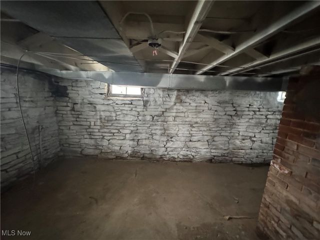 358 N High, Cortland, OH 44410