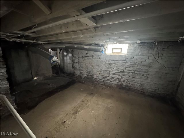 358 N High, Cortland, OH 44410