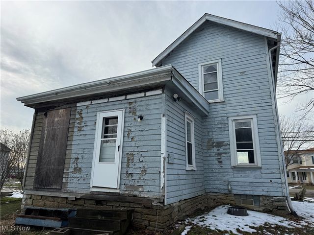 358 N High, Cortland, OH 44410