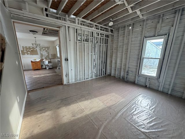 358 N High, Cortland, OH 44410