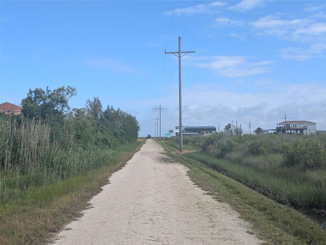 1102 Gulf Supply Road, Gilchrist, TX 77617