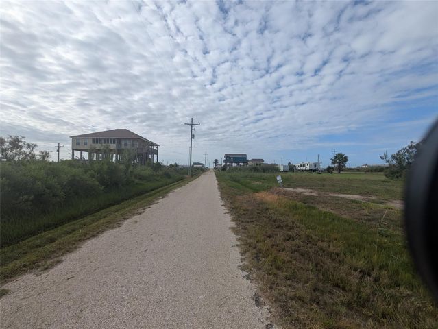 1102 Gulf Supply Road, Gilchrist, TX 77617