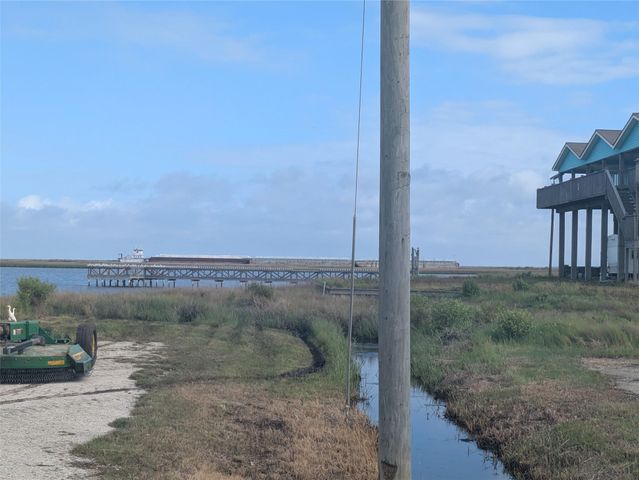 1102 Gulf Supply Road, Gilchrist, TX 77617